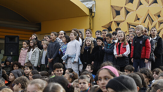 Les enfants chantent la paix